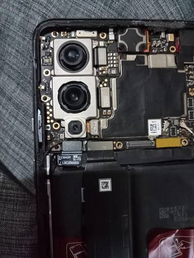 oneplus 9 chalta chalta band ho gya ha display py ak line ha bus