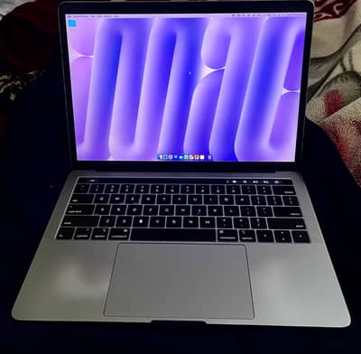 Mackbook 2018 (13”) - 16gb Ram, 512gb SSD - Charger Included
