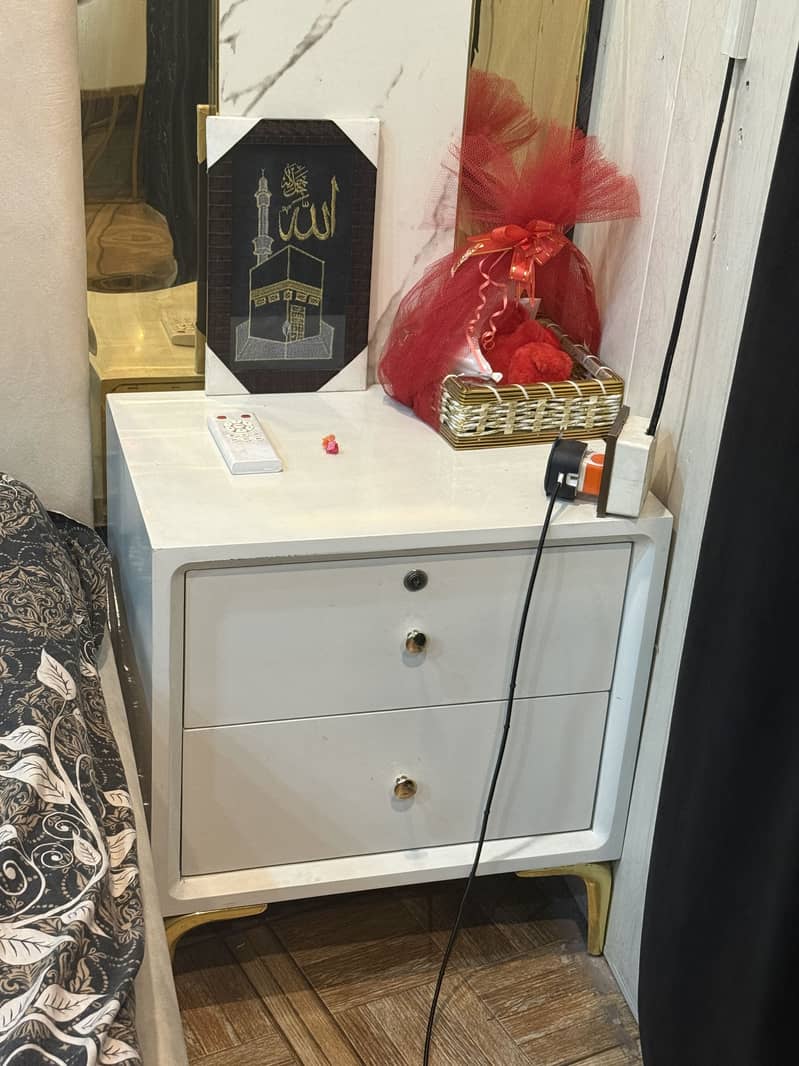 Modren Bed set with Dressing Table 3