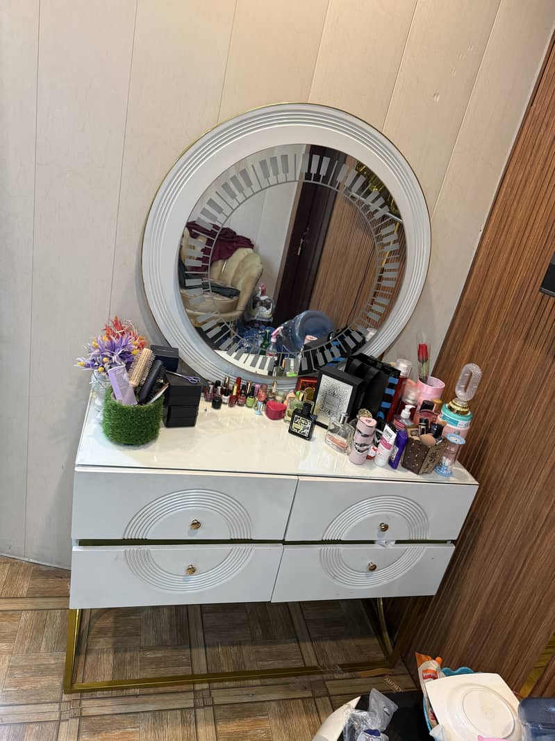 Modren Bed set with Dressing Table 4