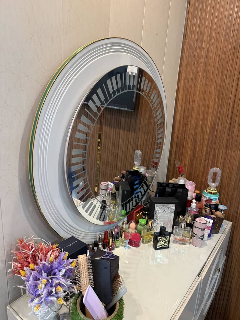 Modren Bed set with Dressing Table 5