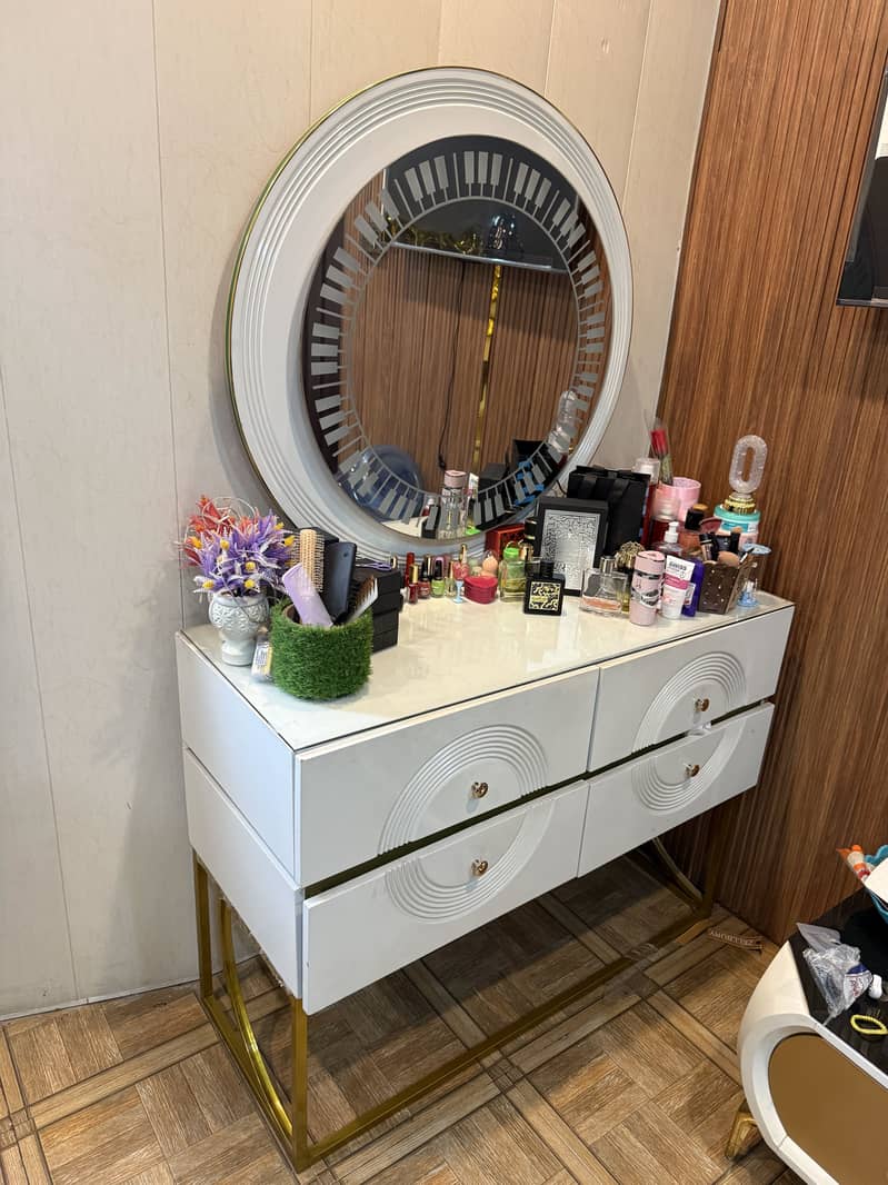 Modren Bed set with Dressing Table 6