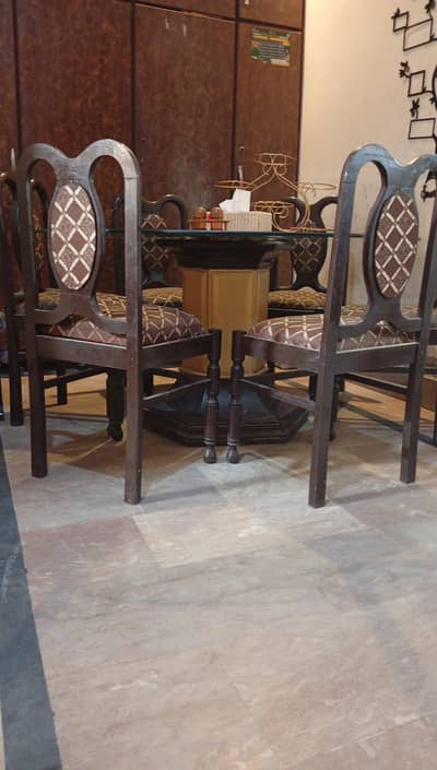 daing table six chairs