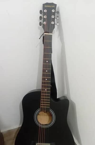 Acoustic guitar 10/10 condition  with bag