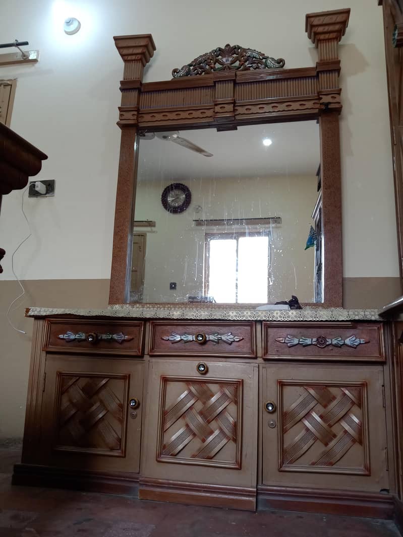 کراکری الماری۔اورہارسنگار 0