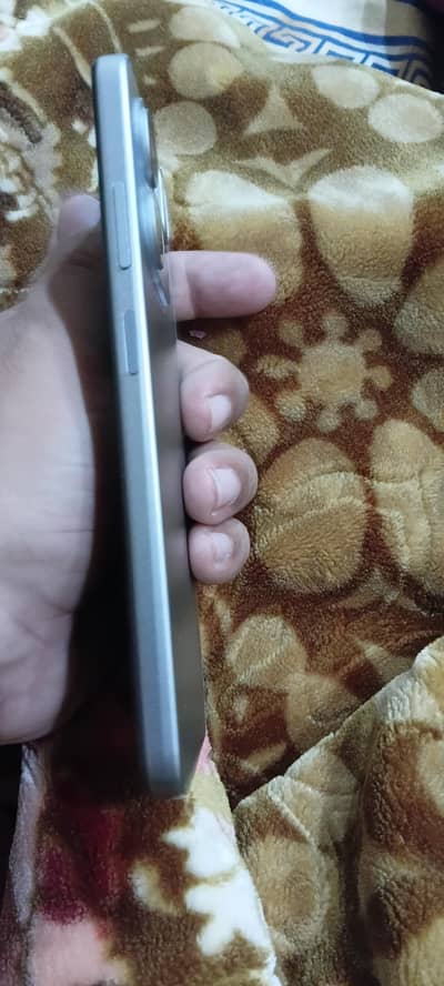 onle mobil 4 manth warnty no box onle janya carjar home yose 4. gb. 64gb