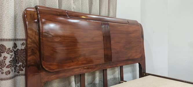 seesham pure wood bed set new Not used totally in seesham wood