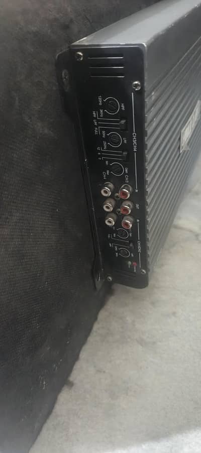 speker or amplifire ha 2no new ha 1week used hn