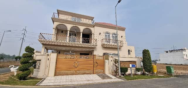 Premium Corner House At Entrance