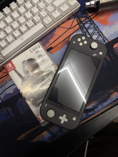 Nintendo switch lite + 128gb card + One game