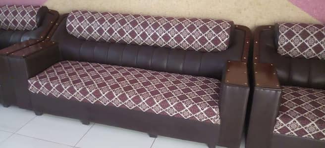 sofa set saf nd good condition  5seter new hain pic m esy hain