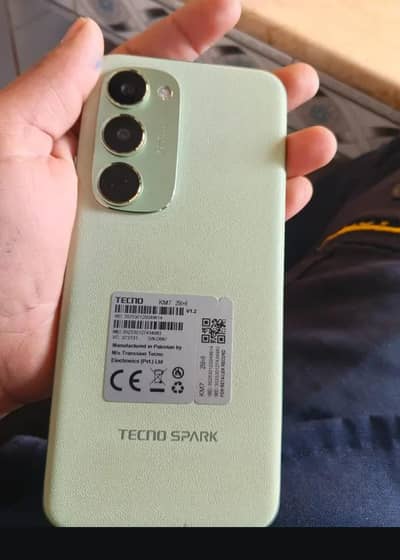 Spark 40 pro plus 8+8/256