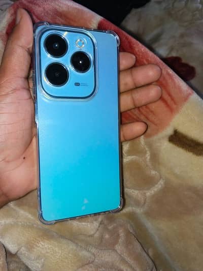 Infinix HOT 40