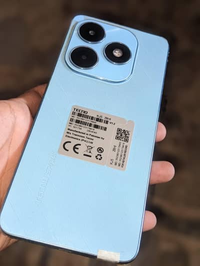 8/256 dual sim with box new condition