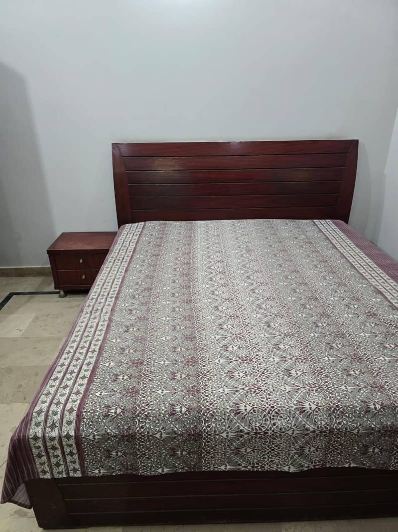 King Bed + 1 side table 0