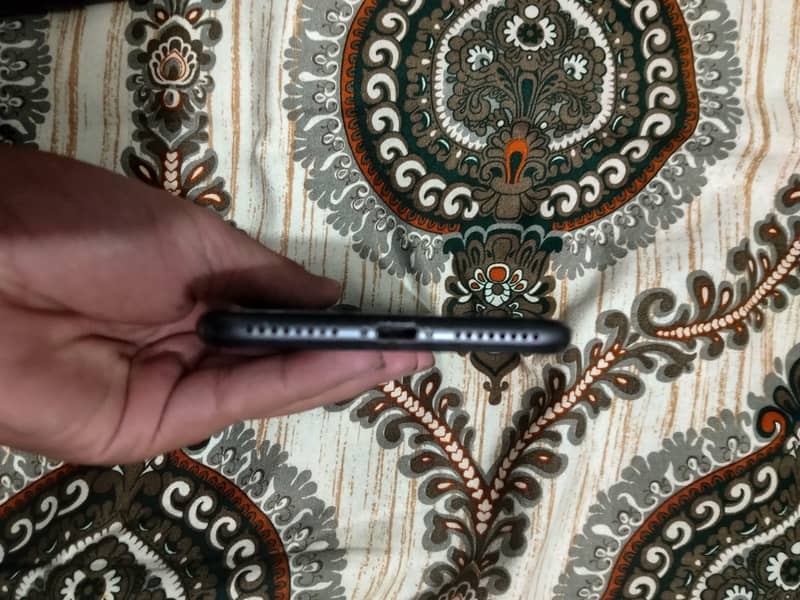 Mint condition iphone 8 plus 4