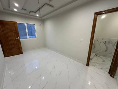 M BLOCK, 10 MARLA NEW HOUSE AVAILABLE FOR RENT