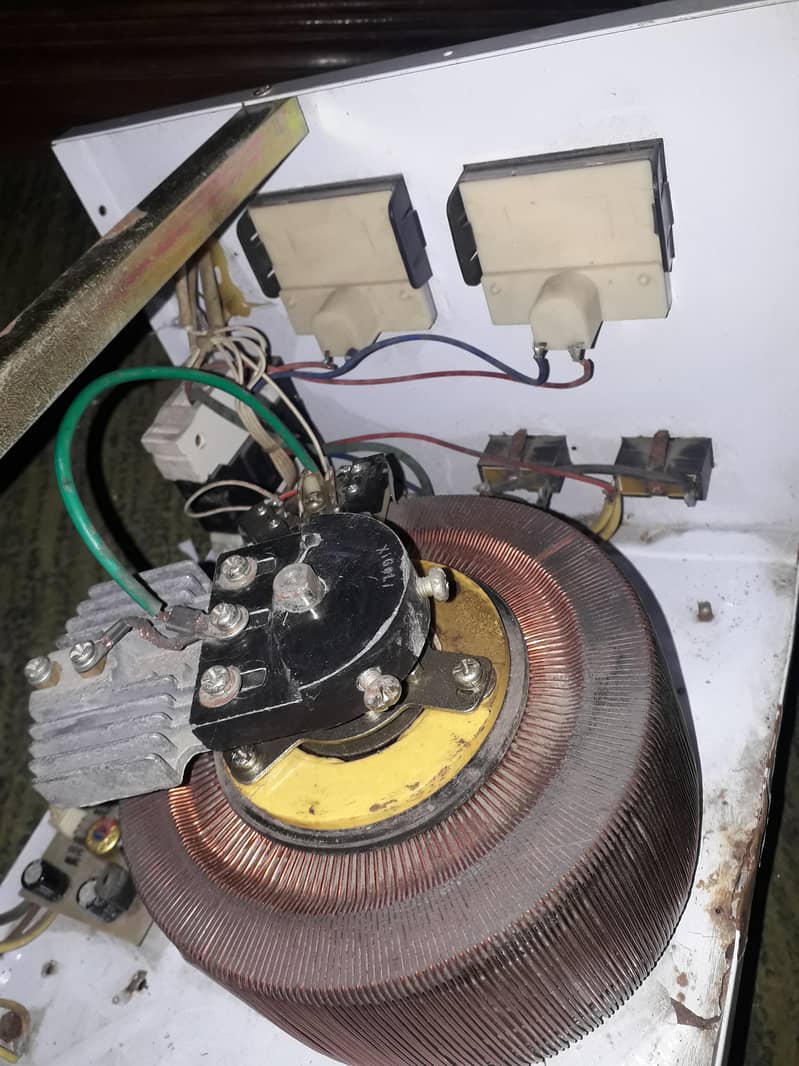 servo stabilizer  2kva 2