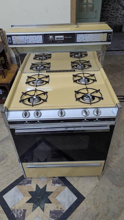 Kelvinator Cooking Range 4 Stoves with Baking Oven