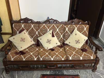 5 Seater Sofa Set | 9.5/10 condition | Freshly Polished