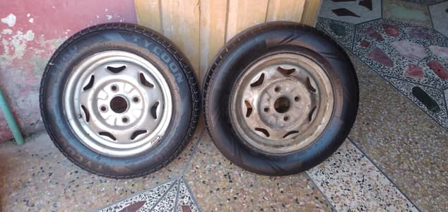 13 No 2 Rim Tyres Gud condition: 0333/53/98/704
