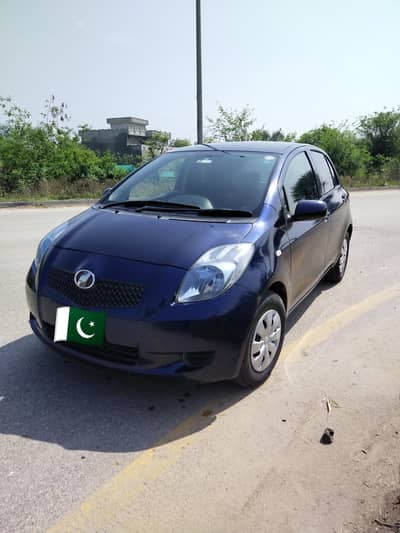 Toyota Vitz Nice car for family use. Boht pyari gari hai buy and drive