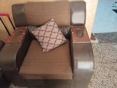 selling my sofa set in good condition