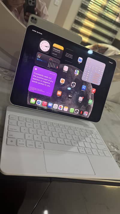 M4 Ipad with Magic Keyboard