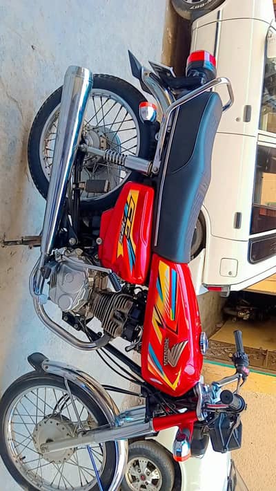 honda 125 2022/2023 model hai original condition hai.