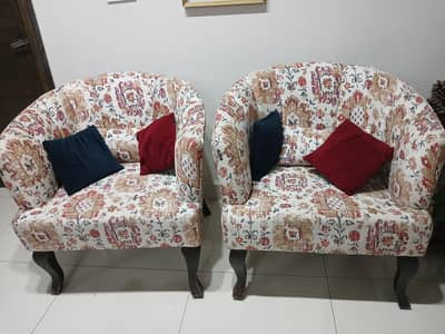 pair of sofa chairs i