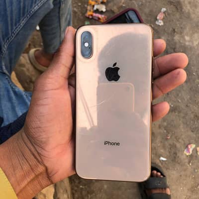 iphone xs non PTA neat condition contact my what's up ,03242394577