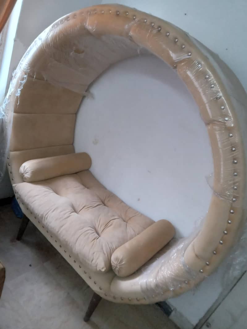 Round Sofa 1