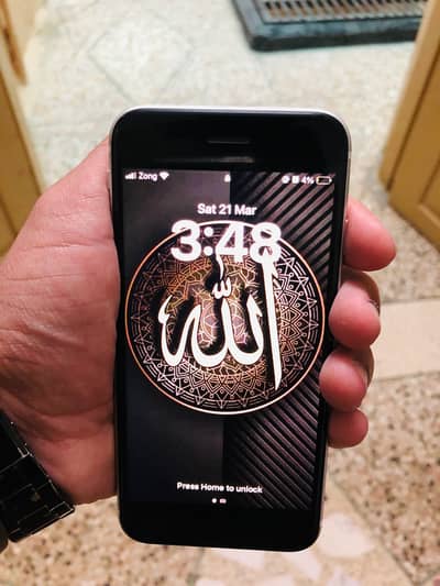 iPhone SE in mint condition