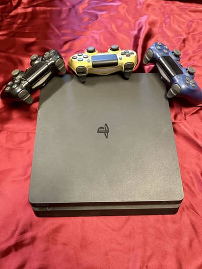 PS4 SLIM 500gb with 3 controllers