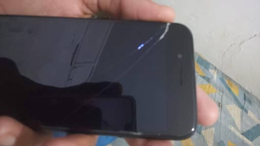 condition 10/9. . . . btry 100%. . . . 128GB. . . . . only front glass broken