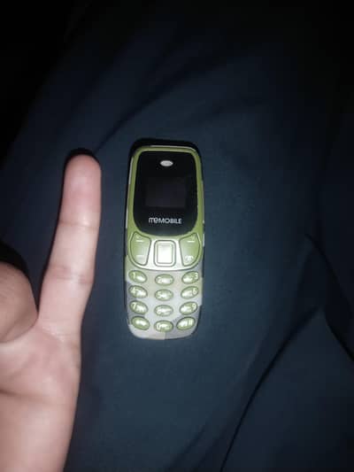 mini phone worlds smallest phone.