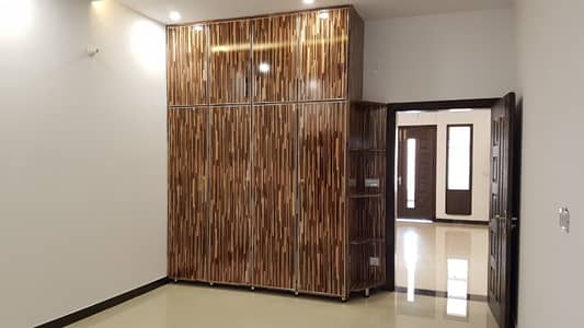 4 MARLA LOWER PORTION LIKE NEW