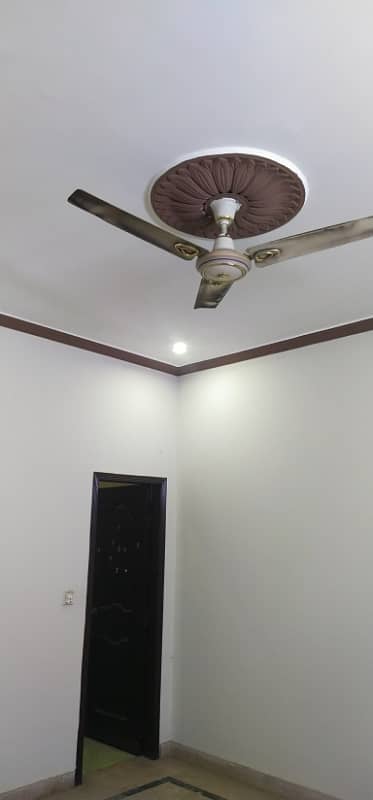 Naer wapda town gulshan e Lahore society 5 Marla lower portion available for rent