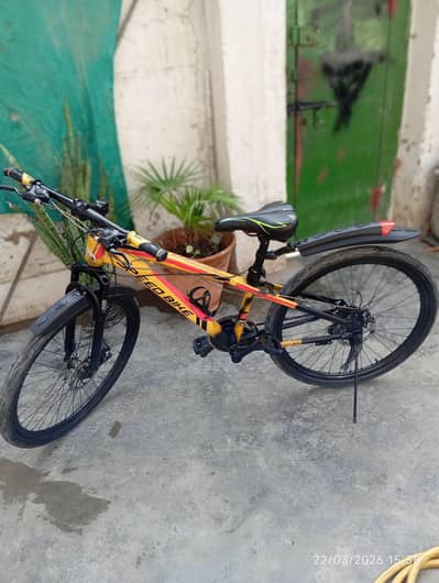 Well Maintained Speed Bike cycle + All Heavy Accessories FREE!