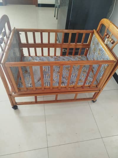 Swinging Baby Cot