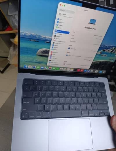 Apple MacBook Pro M2