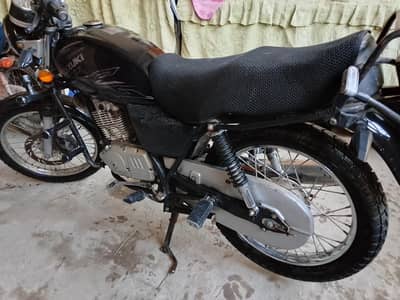 Suzuki GS 150 (2016)