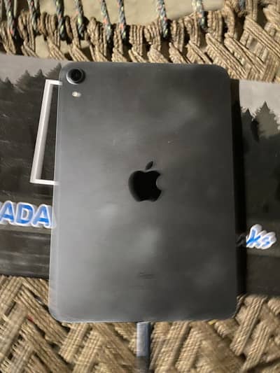 IPad mini 6 with box charger 0346”365”0279