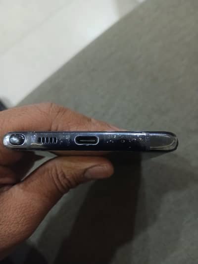 selling samsung note 10 condition 7/10 side pr scratches hy