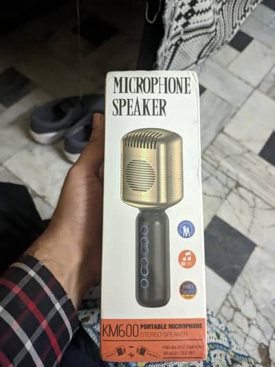 KM600 Portable Wireless Karaoke Microphone & Speaker (Brand New)