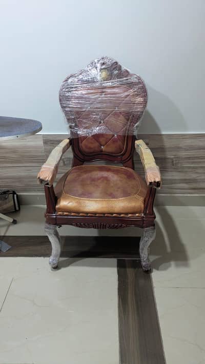 6 Premium Wooden Leather Chairs –Imported Design – Excellent Condition
