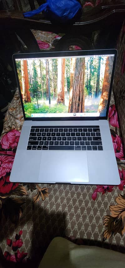 MacBook pro 2018 A1990