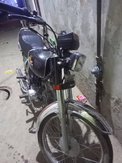 All ok 1000 kilo mitr chli ha majbori ki waja sa seal krni ha