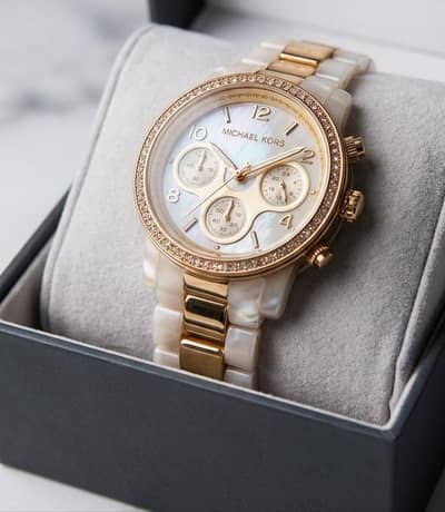 Michael Kors Women Watch Gold & White – Brand New Unused – With Box