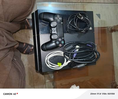 Ps4 with controlar  and original cables
